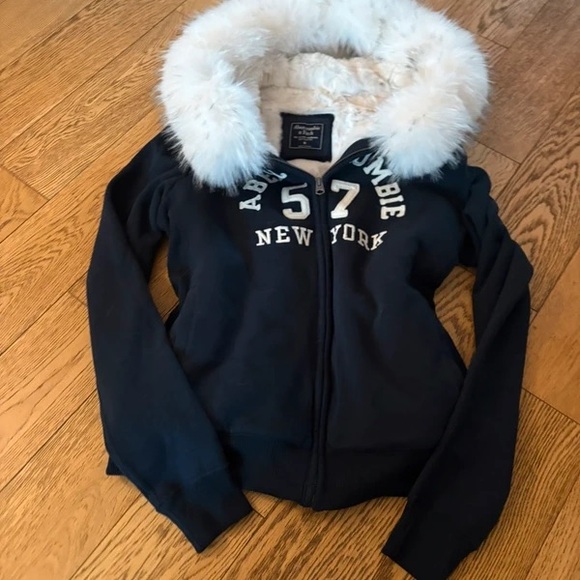 Abercrombie & Fitch Tops - Abercrombie & Fitch Navy Hoodie with White Fur Trim